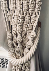 Handmade Cotton Macramé Wall Hanging (Ecru)