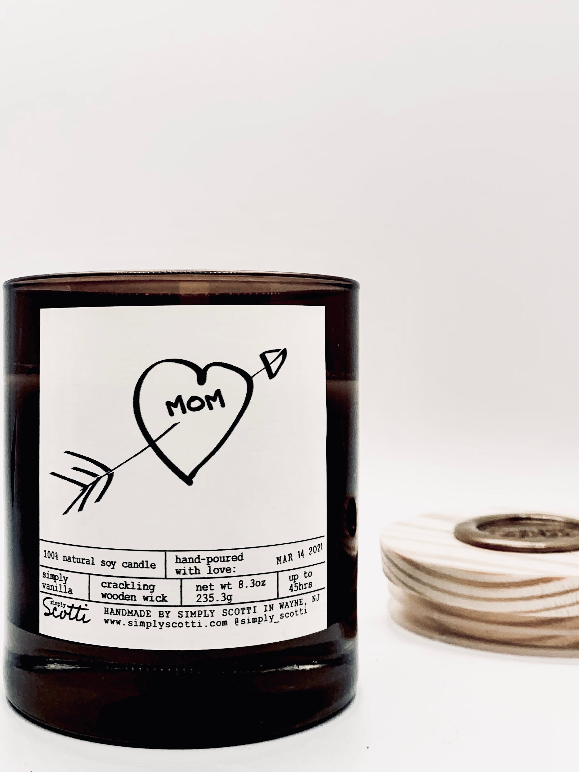 MOM Heart + Arrow Candle